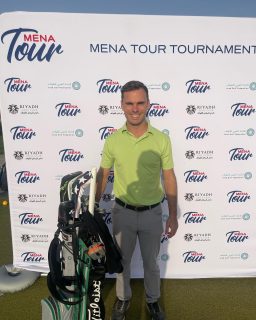 •Top 10• sur @themenatour 🏌️‍♂️ 

-6 dernier jour pour un total de -9. 

Merci pour les encouragements, ça compte beaucoup pour moi. 

Au suivant ->

#tournament #saudiarabia #golfsaudi #golf #titleist #fun